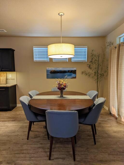 Spacious 3-Bedroom Home With Outdoor Space ยูจีน ภายนอก รูปภาพ