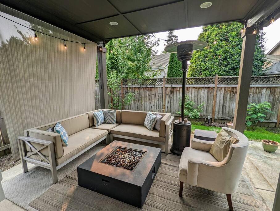 Spacious 3-Bedroom Home With Outdoor Space ยูจีน ภายนอก รูปภาพ